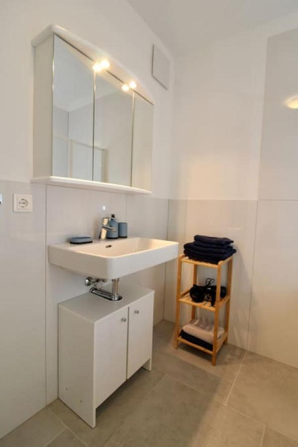 Modern Balcony With Free Parking Apartamento